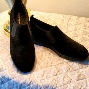 Easy Spirit black suede slipons